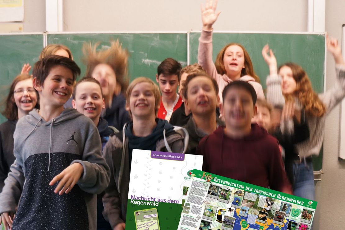 Schüler*innen freuen sich über neue Unterrichtsmaterialien