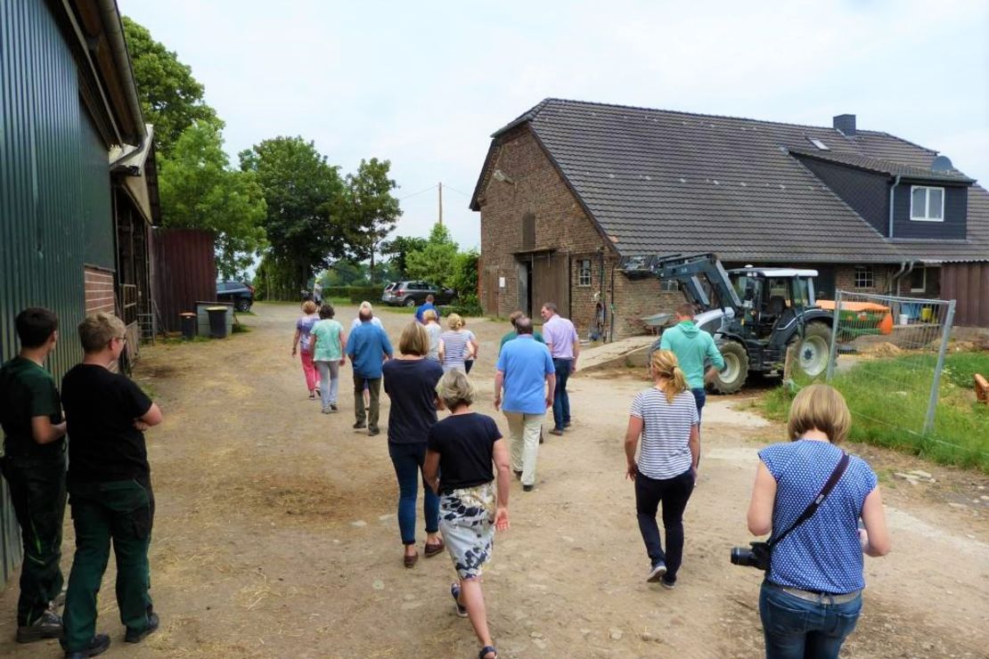 Lehrkräfte zu Besuch auf einem landwirtschaftlichen Betrieb