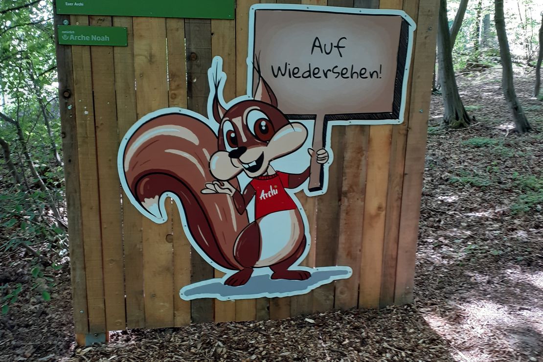 Starttafel und Endtafel des Eichhörnchen- und Klimapfades in Menden