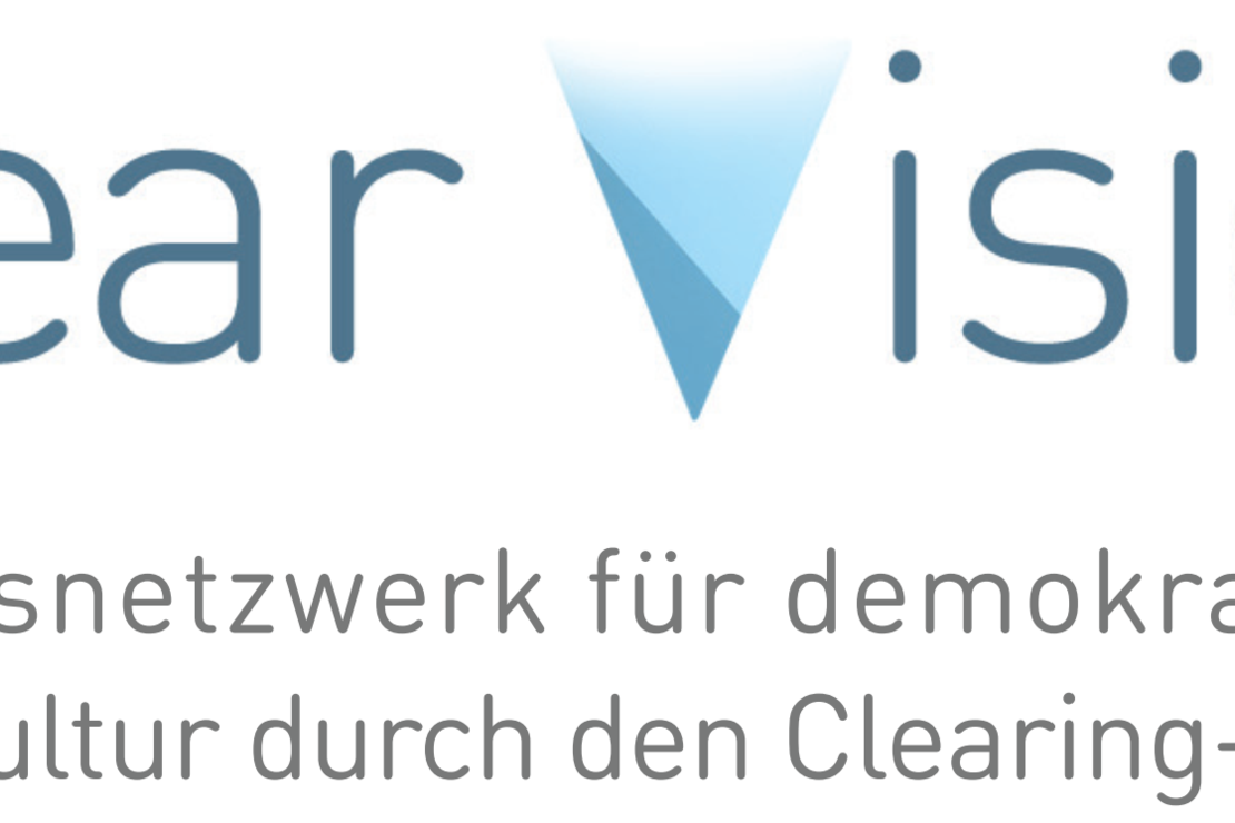 Das Logo des Projekts „Clear Vision“. Es zeigt den Projektnamen in klarer Schriftgestaltung und steht für die Verbindung von demokratischer Schulkultur und systematischer Radikalisierungsprävention.