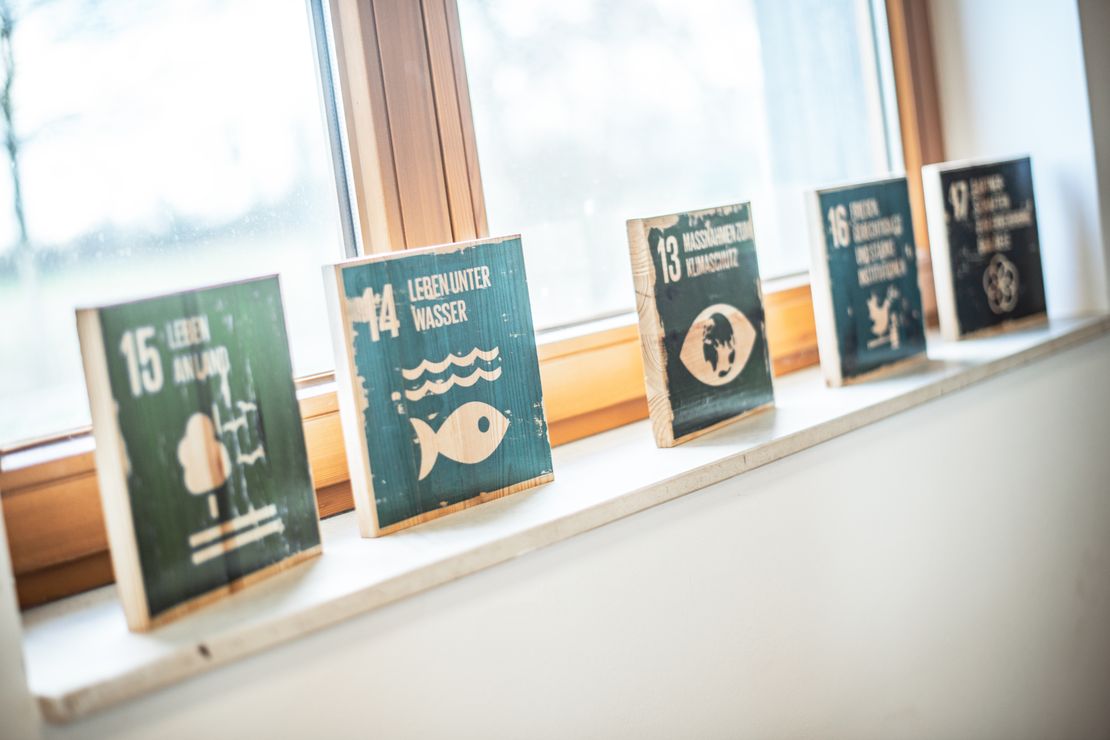 Tafeln der SDGs 13, 14, 15, 16 und 17