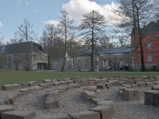 Das Portal befindet sich in Burg Wissem